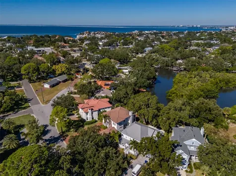 4605 W Vasconia Street Tampa FL 33629
