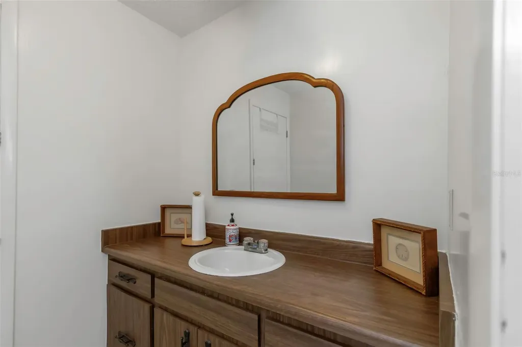 17515 Lakeshore Road Lutz FL 33558