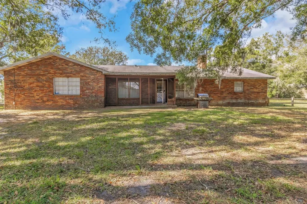 17515 Lakeshore Road Lutz FL 33558