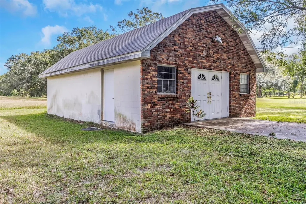 17515 Lakeshore Road Lutz FL 33558