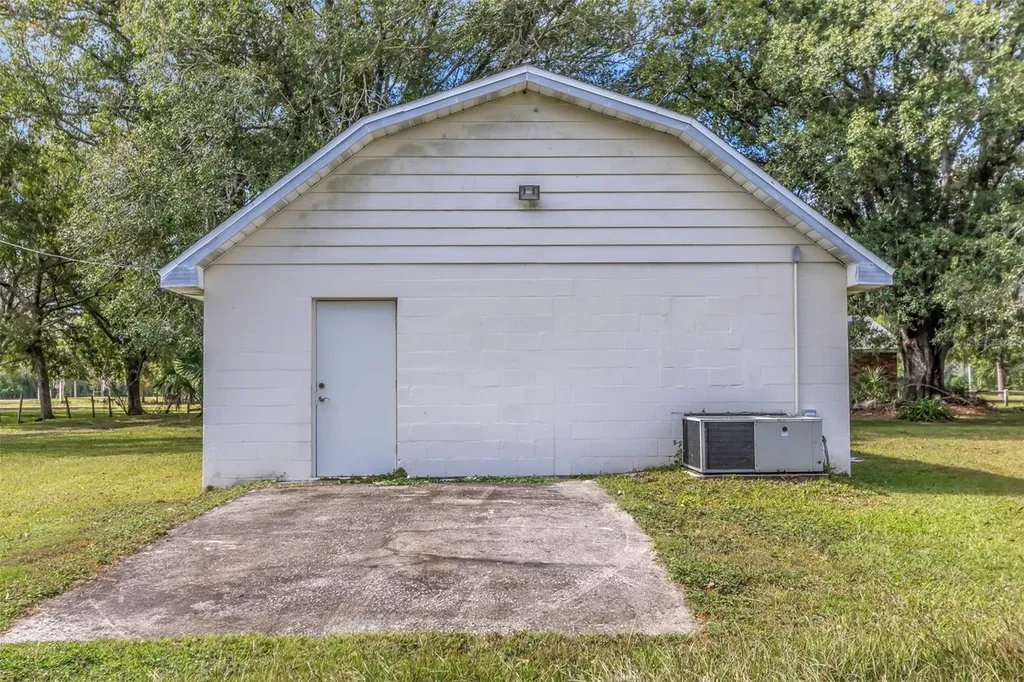 17515 Lakeshore Road Lutz FL 33558
