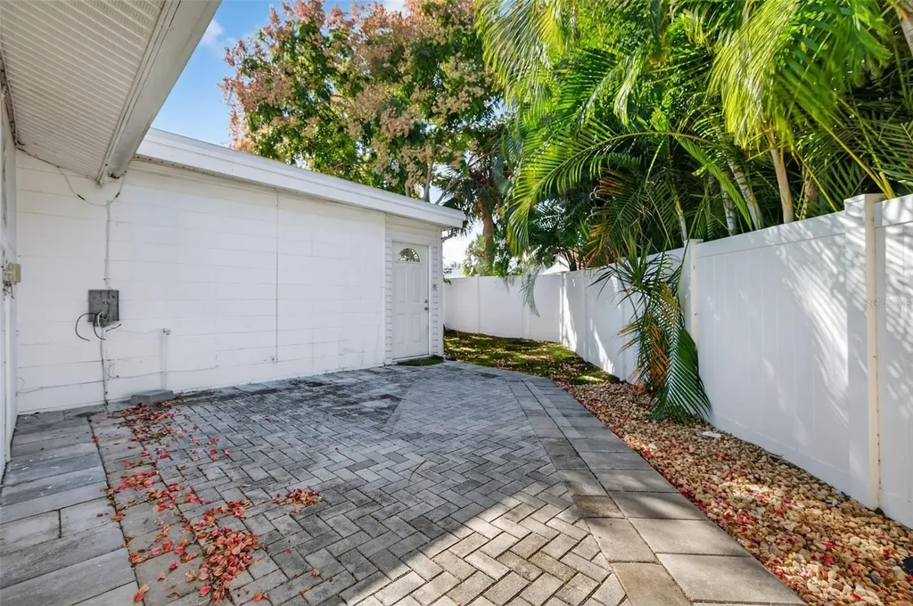 4300 50th Place S St Petersburg FL 33711