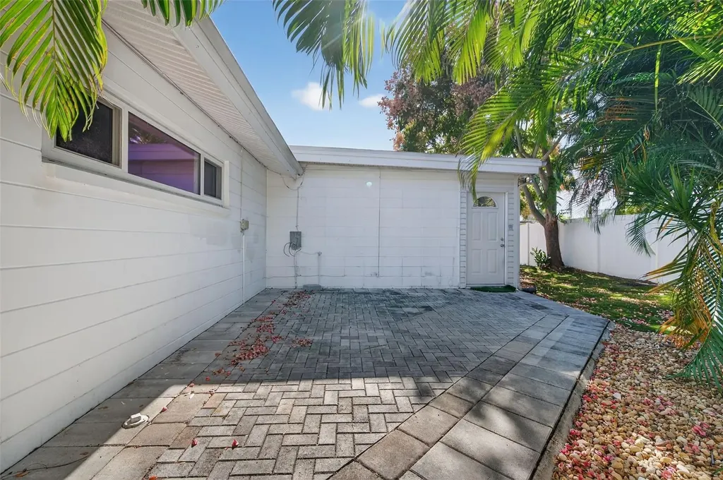 4300 50th Place S St Petersburg FL 33711