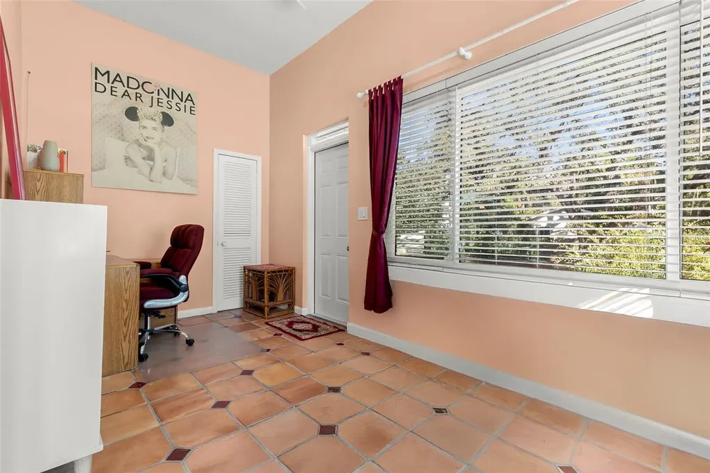 8106 N Boulevard Tampa FL 33604