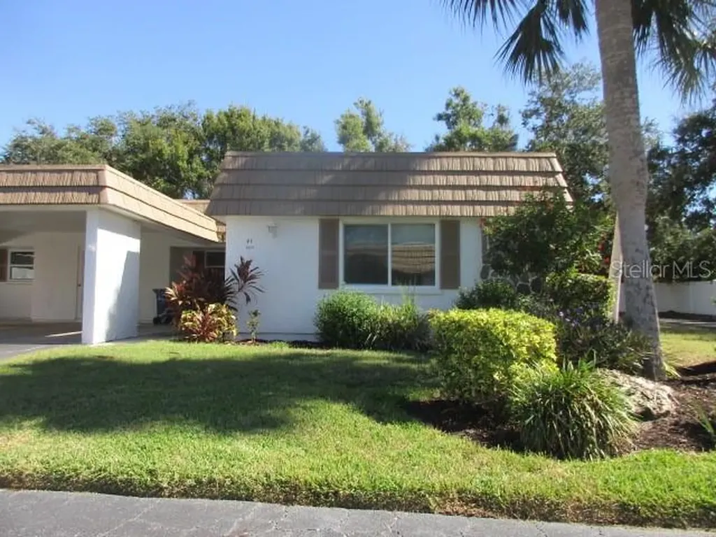 5571 Riverbluff Circle Sarasota FL 34231