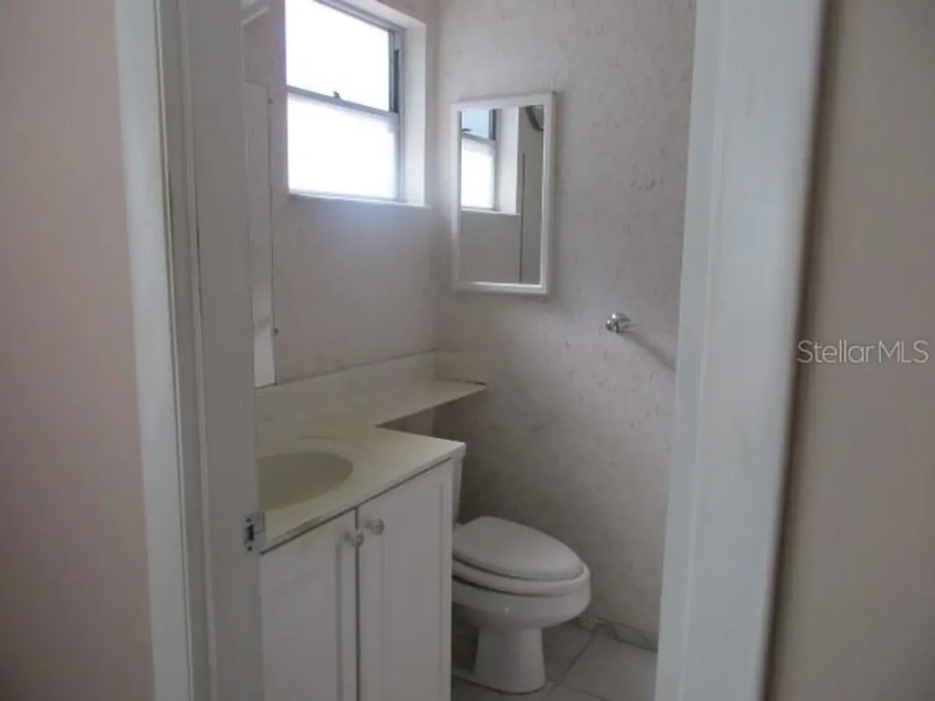 5571 Riverbluff Circle Sarasota FL 34231