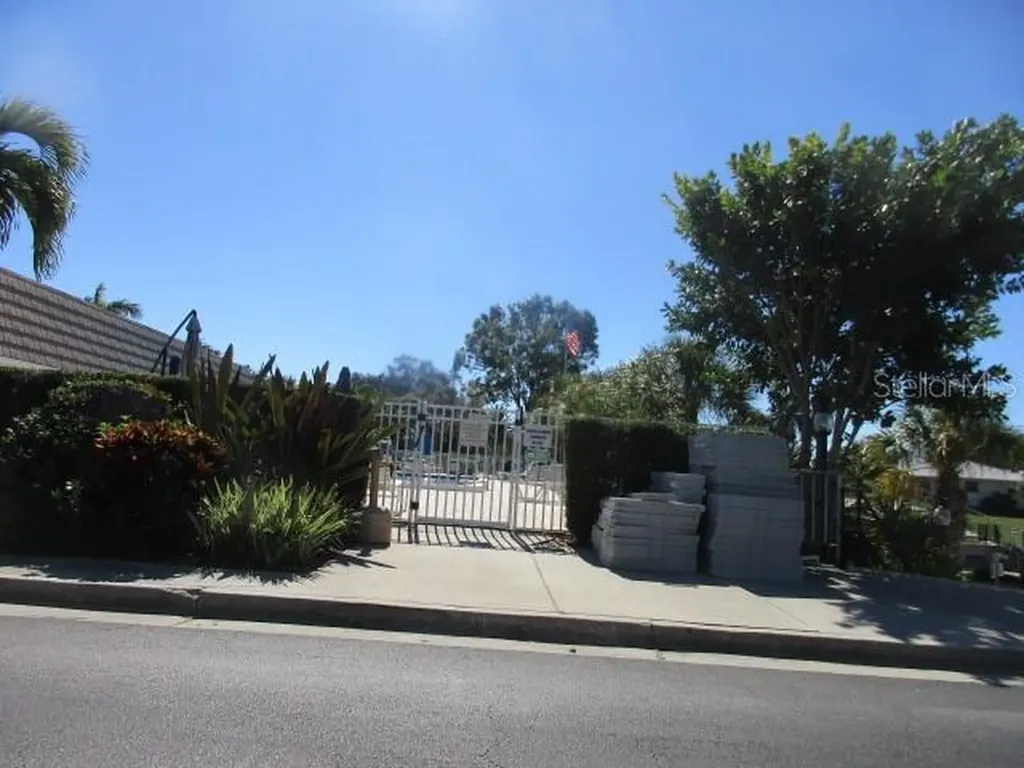 5571 Riverbluff Circle Sarasota FL 34231