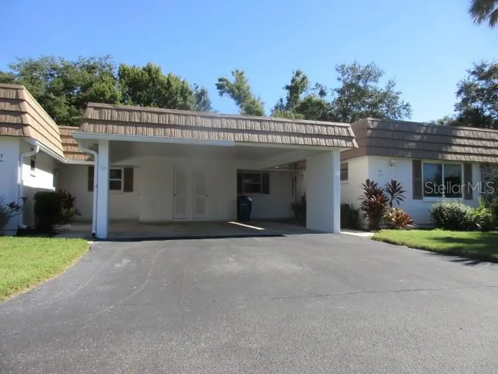 5571 Riverbluff Circle Sarasota FL 34231