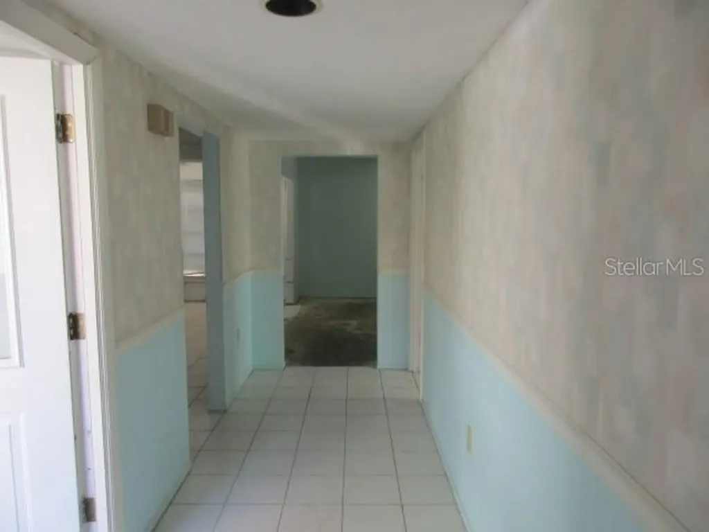 5571 Riverbluff Circle Sarasota FL 34231