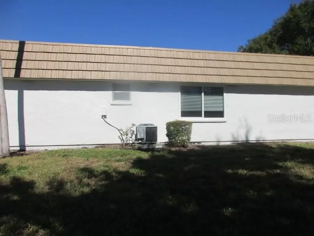 5571 Riverbluff Circle Sarasota FL 34231