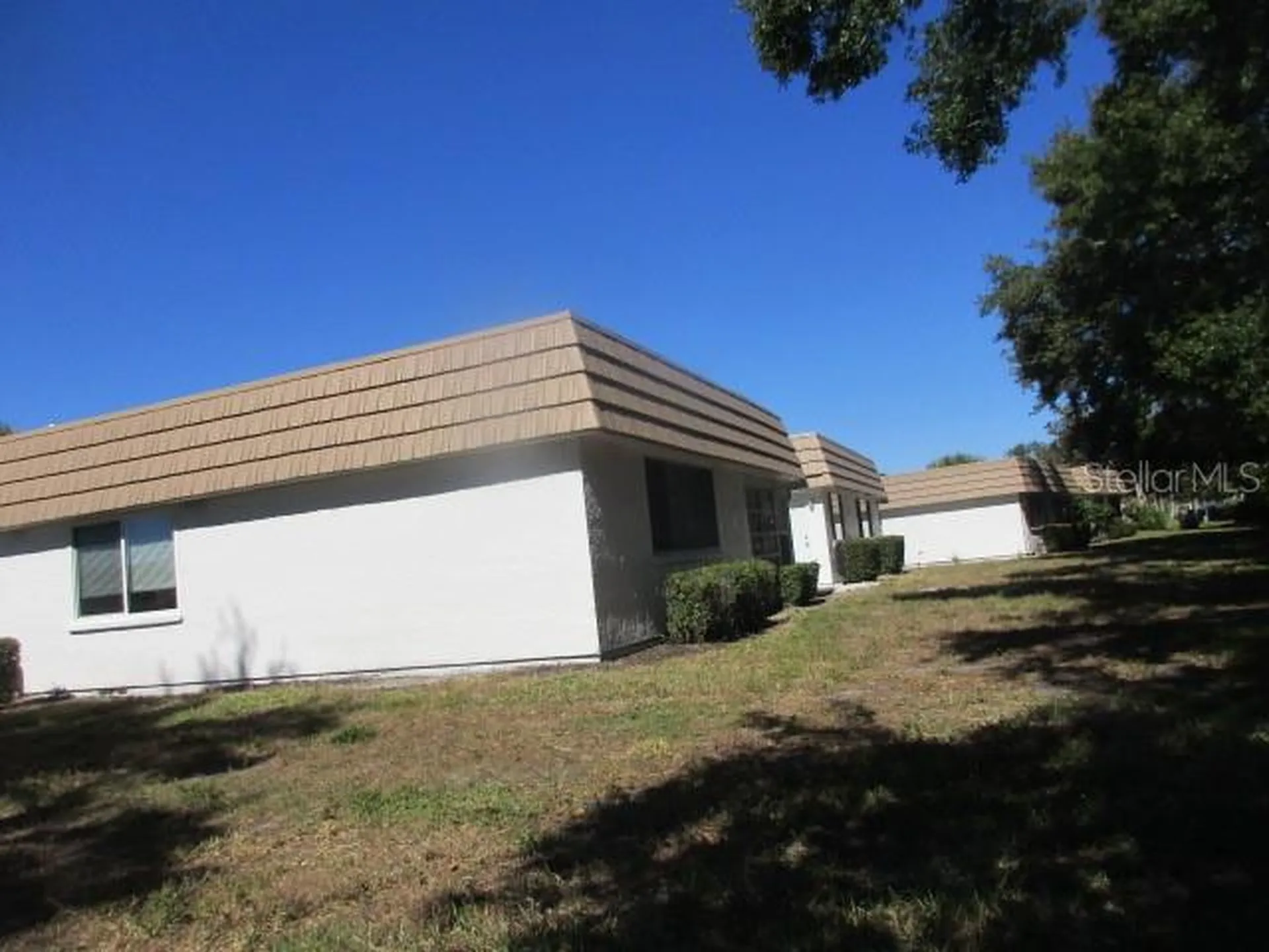 5571 Riverbluff Circle Sarasota FL 34231