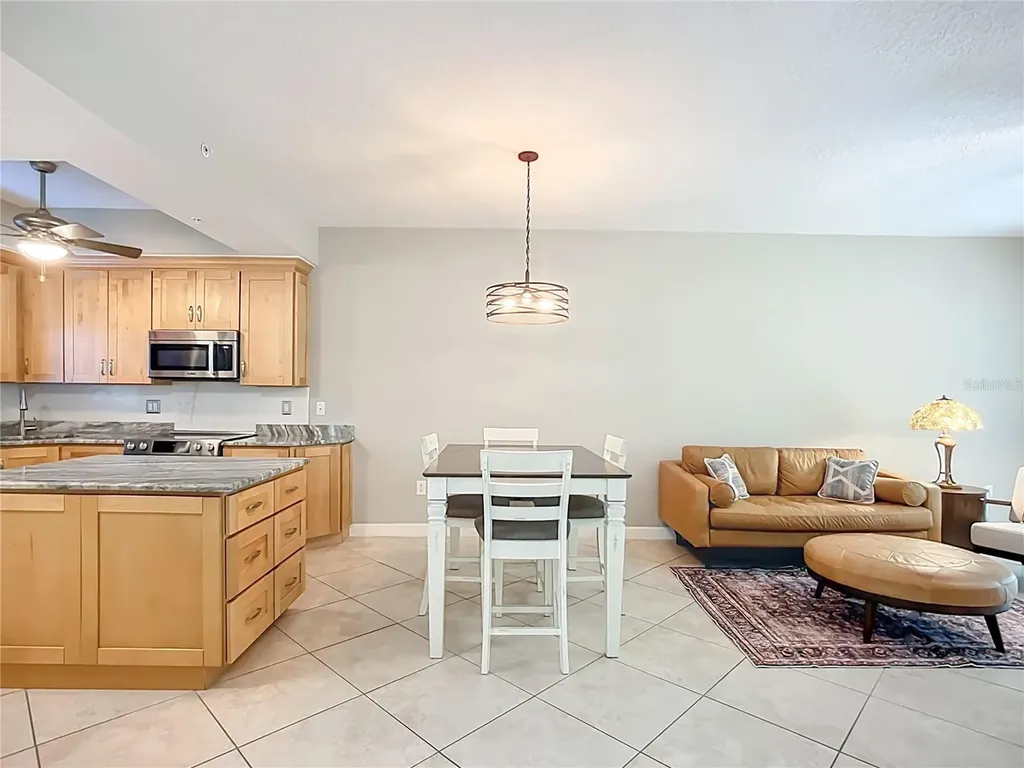 8355 Glenrose Way Sarasota FL 34238