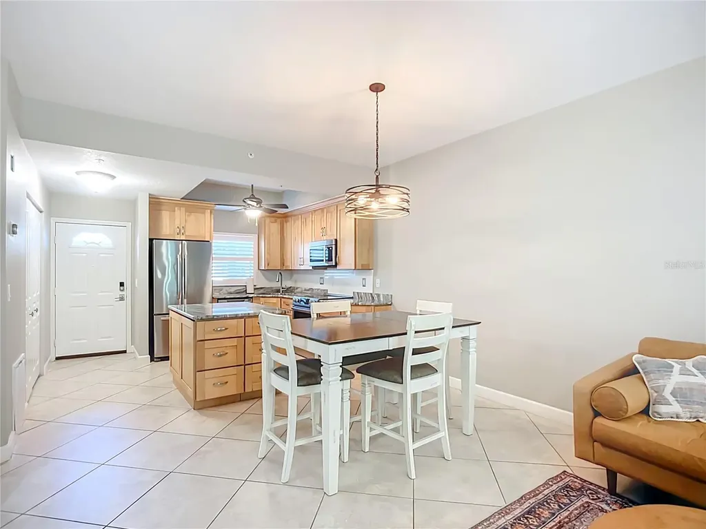 8355 Glenrose Way Sarasota FL 34238