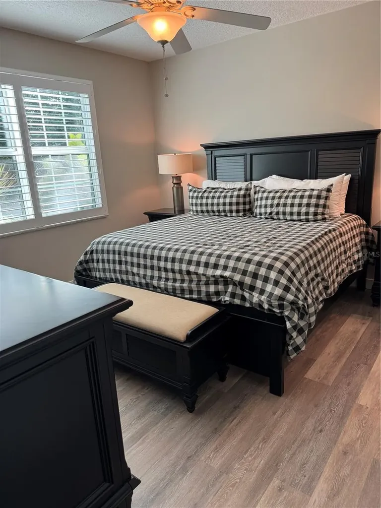 8355 Glenrose Way Sarasota FL 34238