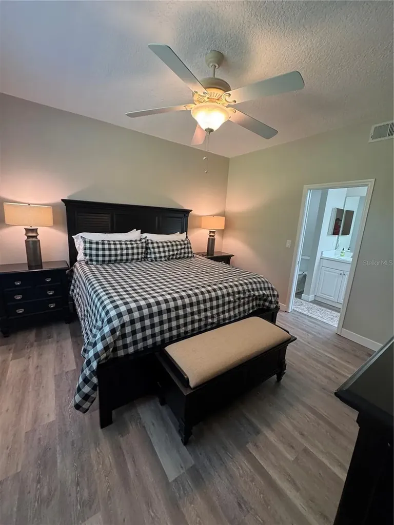 8355 Glenrose Way Sarasota FL 34238