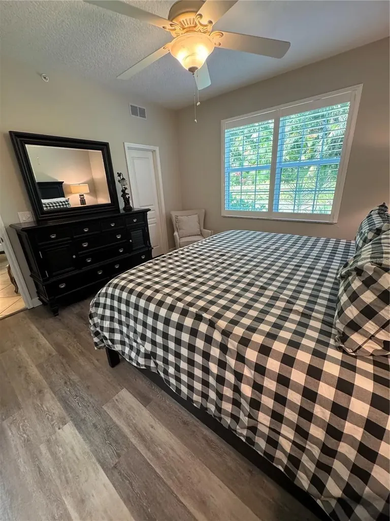 8355 Glenrose Way Sarasota FL 34238