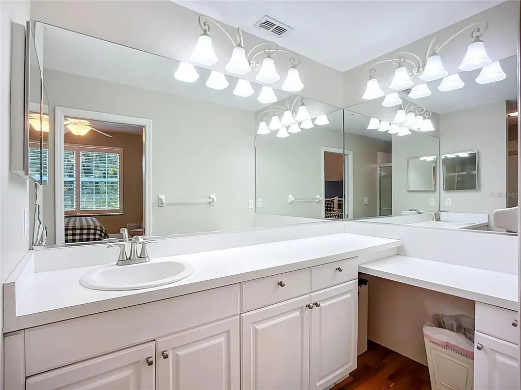 8355 Glenrose Way Sarasota FL 34238