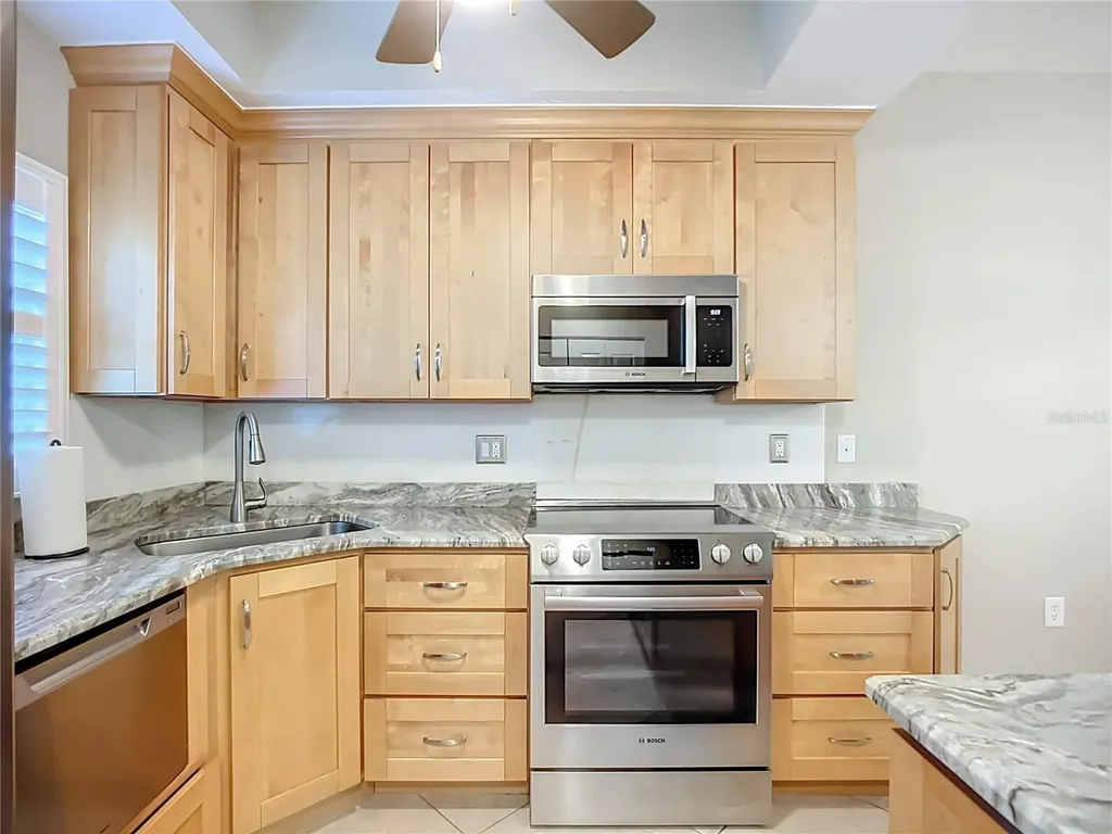 8355 Glenrose Way Sarasota FL 34238