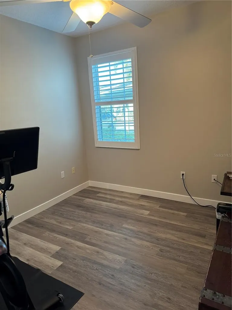 8355 Glenrose Way Sarasota FL 34238