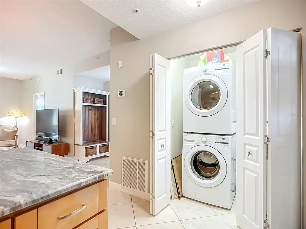 8355 Glenrose Way Sarasota FL 34238