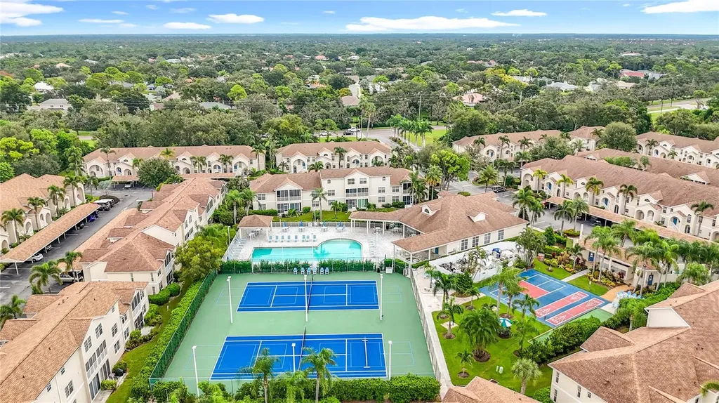 8355 Glenrose Way Sarasota FL 34238