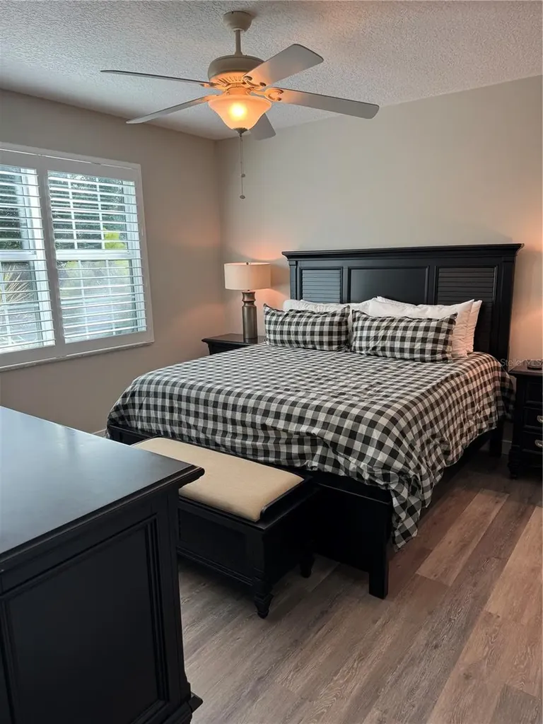 8355 Glenrose Way Sarasota FL 34238