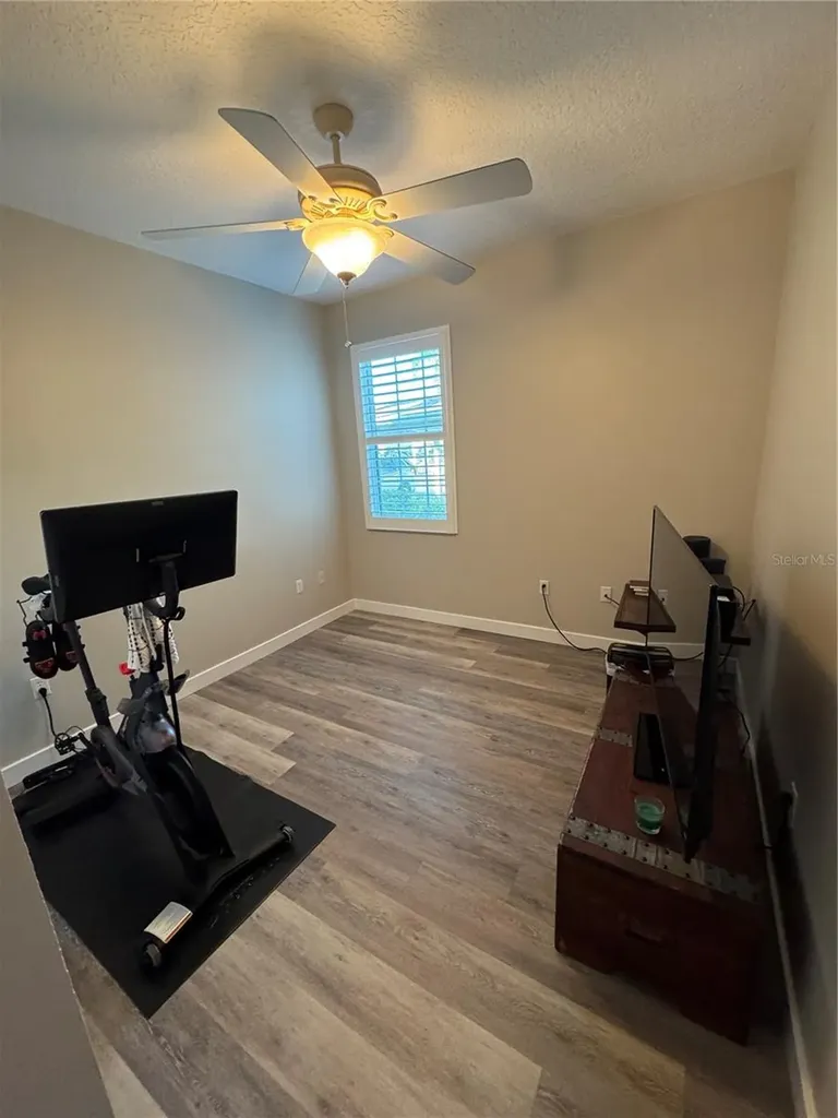 8355 Glenrose Way Sarasota FL 34238