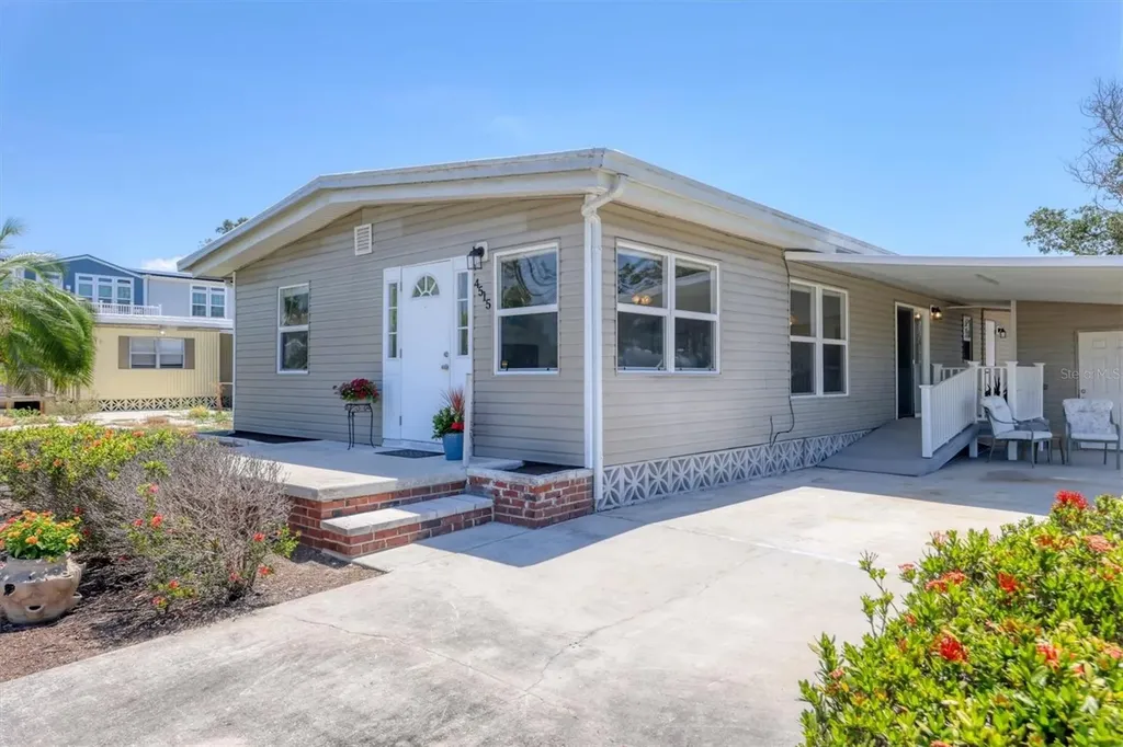 4515 106th Street W Bradenton FL 34210