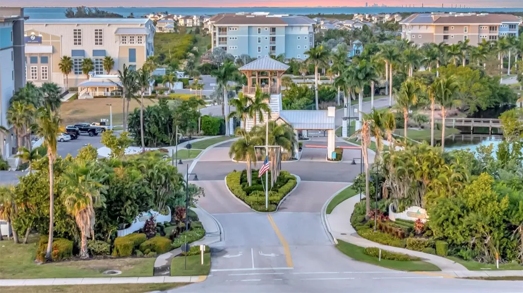 246 Sapphire Lake Drive Bradenton FL 34209