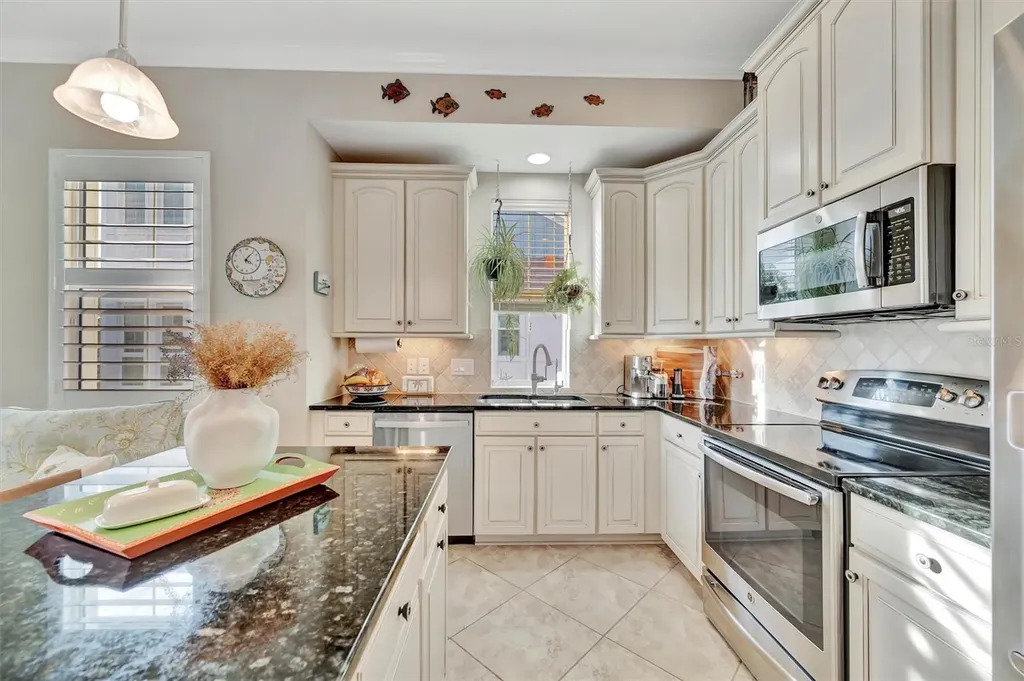 246 Sapphire Lake Drive Bradenton FL 34209