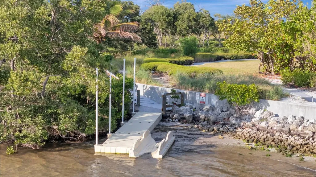 246 Sapphire Lake Drive Bradenton FL 34209