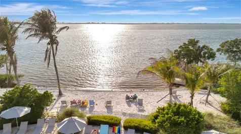 246 Sapphire Lake Drive Bradenton FL 34209