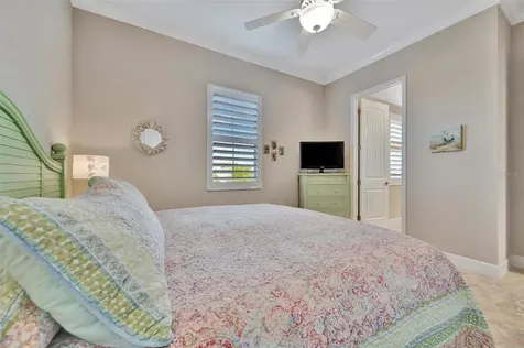 246 Sapphire Lake Drive Bradenton FL 34209