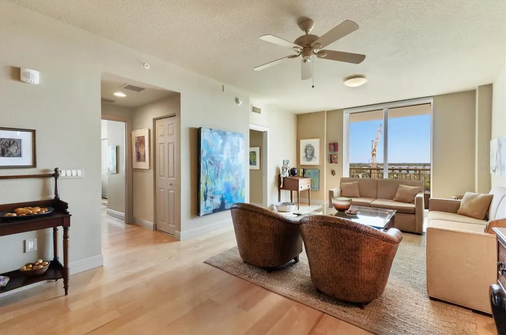 800 N Tamiami Trail Sarasota FL 34236