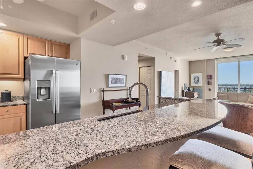 800 N Tamiami Trail Sarasota FL 34236
