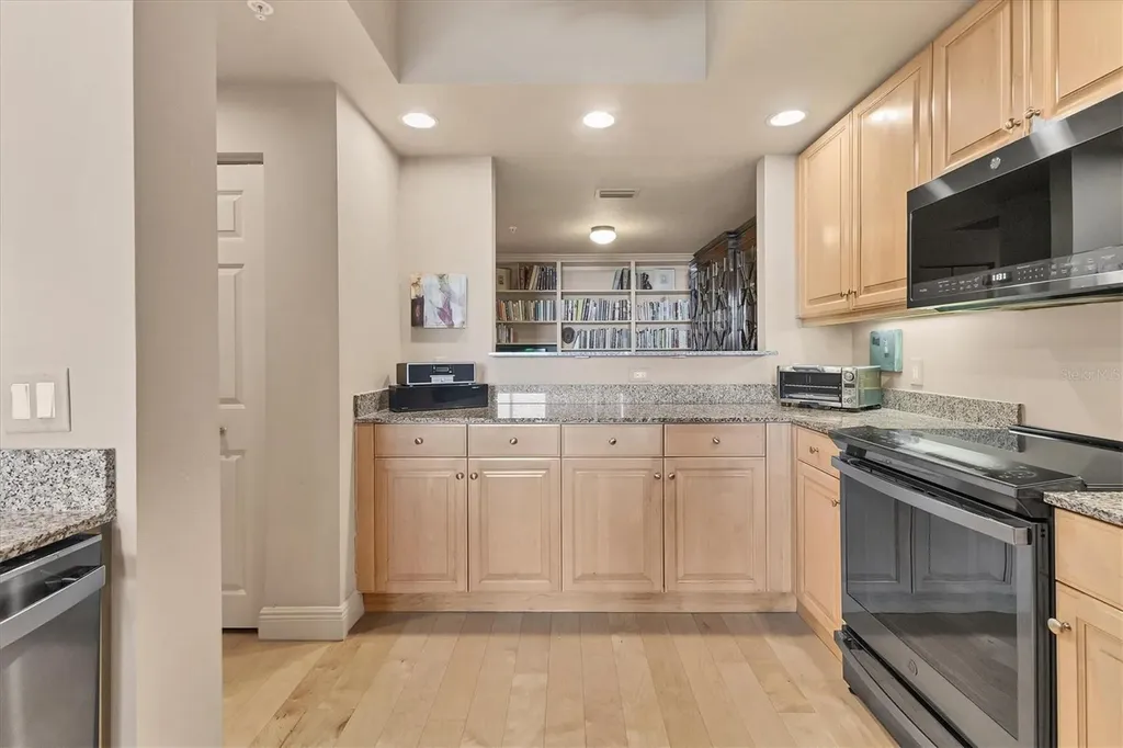 800 N Tamiami Trail Sarasota FL 34236