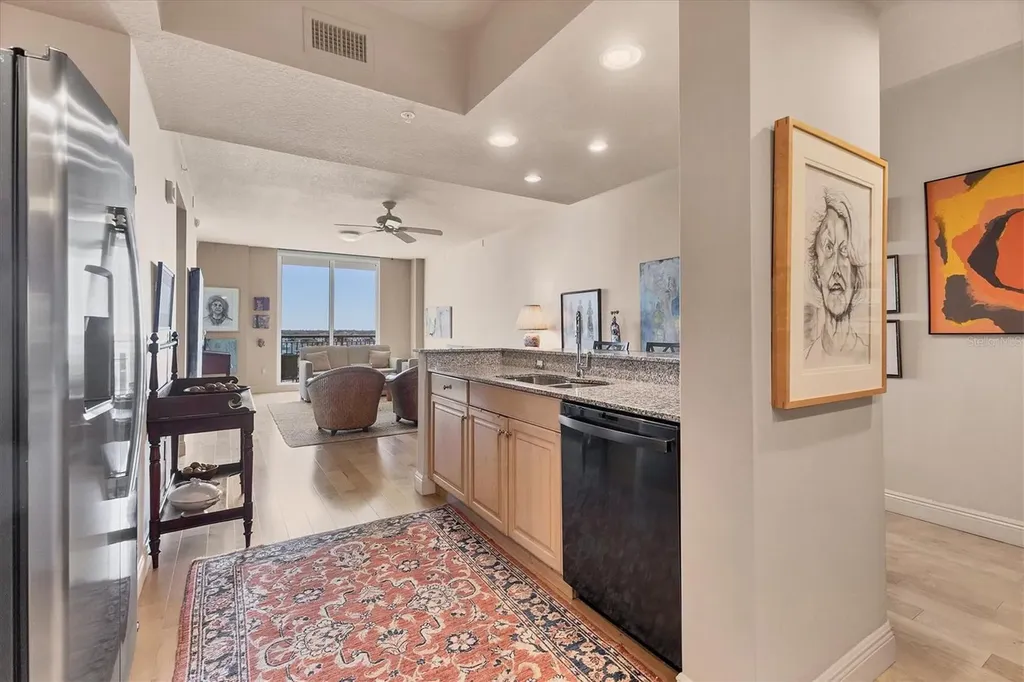 800 N Tamiami Trail Sarasota FL 34236