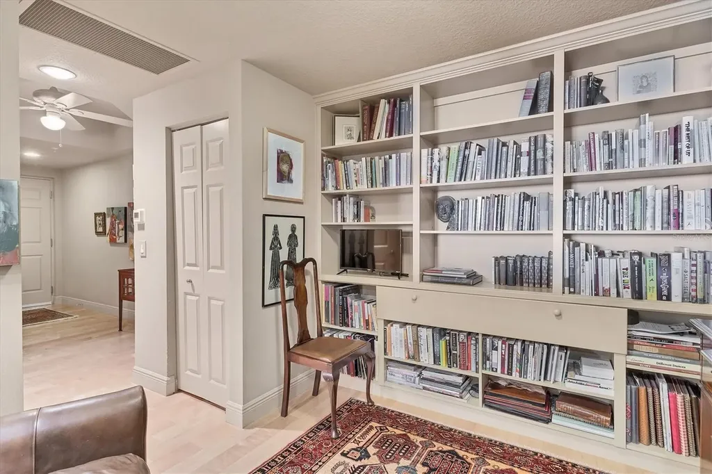 800 N Tamiami Trail Sarasota FL 34236