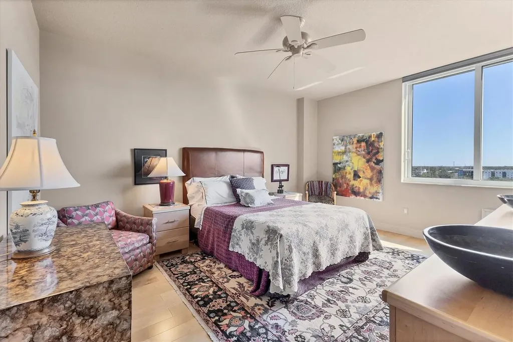 800 N Tamiami Trail Sarasota FL 34236