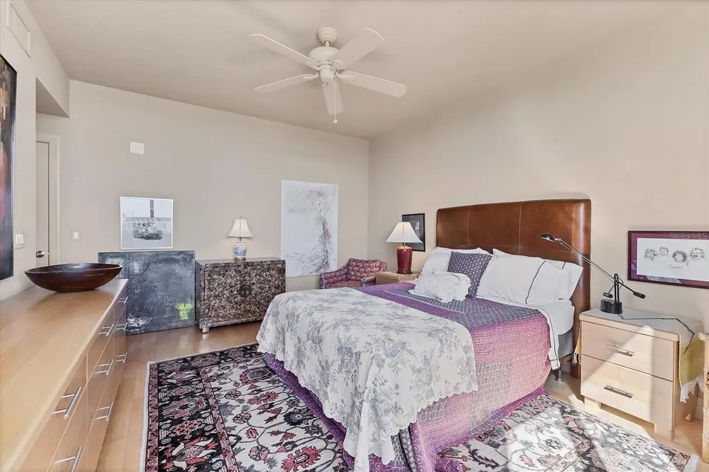 800 N Tamiami Trail Sarasota FL 34236