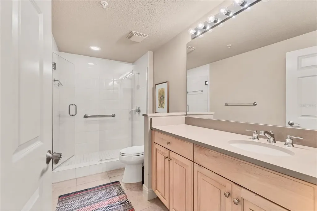 800 N Tamiami Trail Sarasota FL 34236