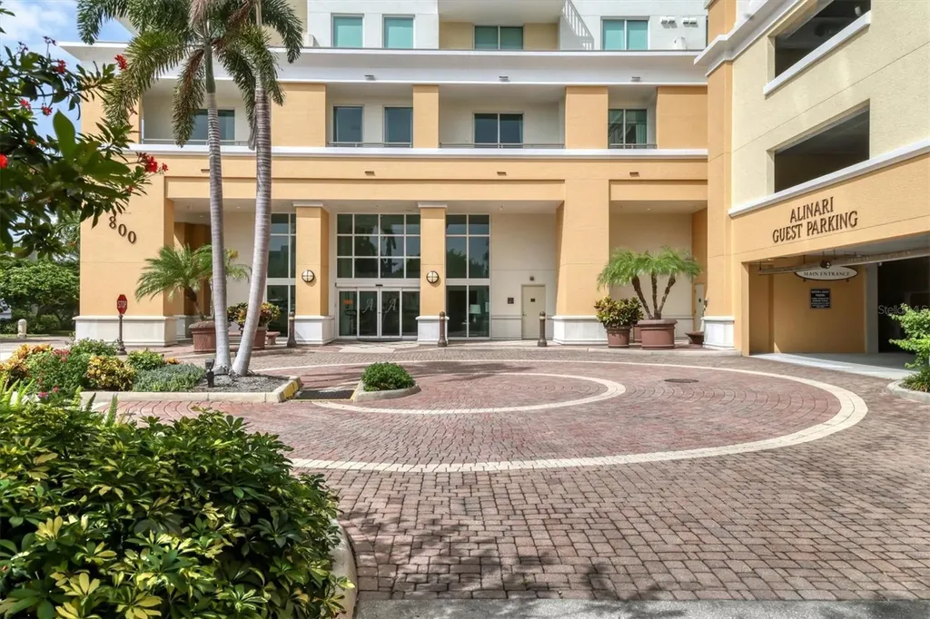 800 N Tamiami Trail Sarasota FL 34236