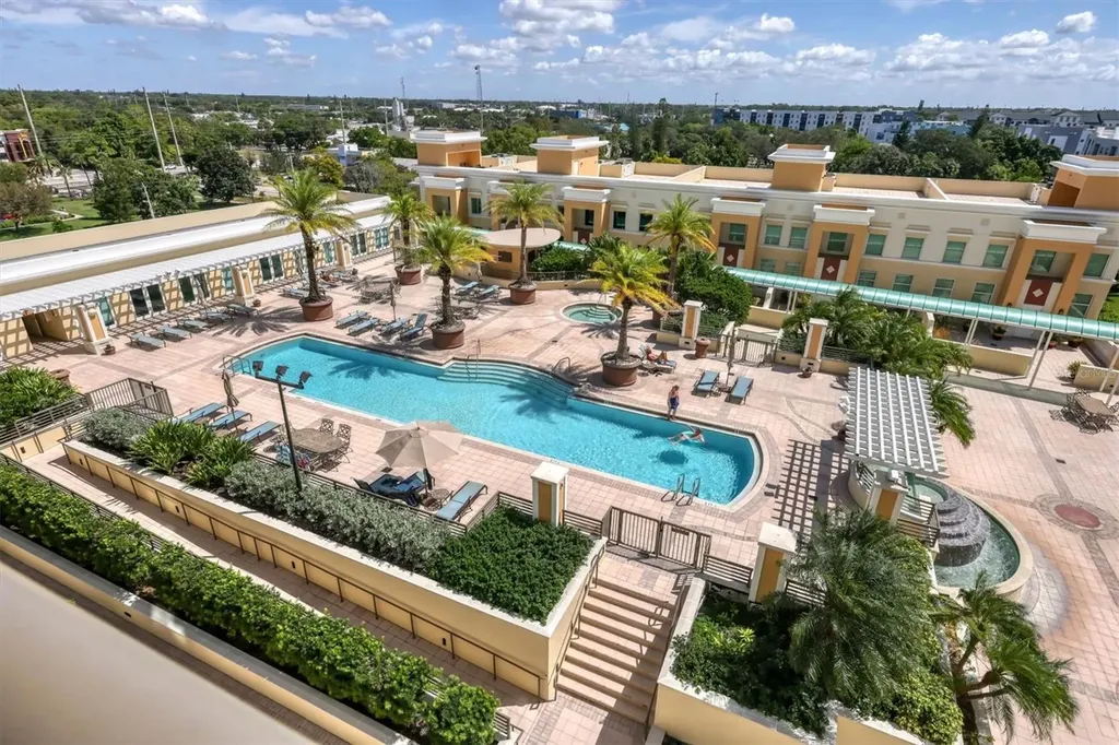 800 N Tamiami Trail Sarasota FL 34236
