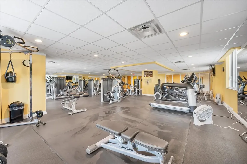 800 N Tamiami Trail Sarasota FL 34236