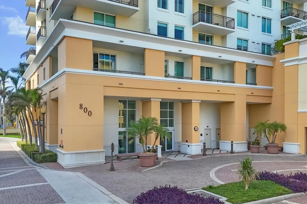 800 N Tamiami Trail Sarasota FL 34236
