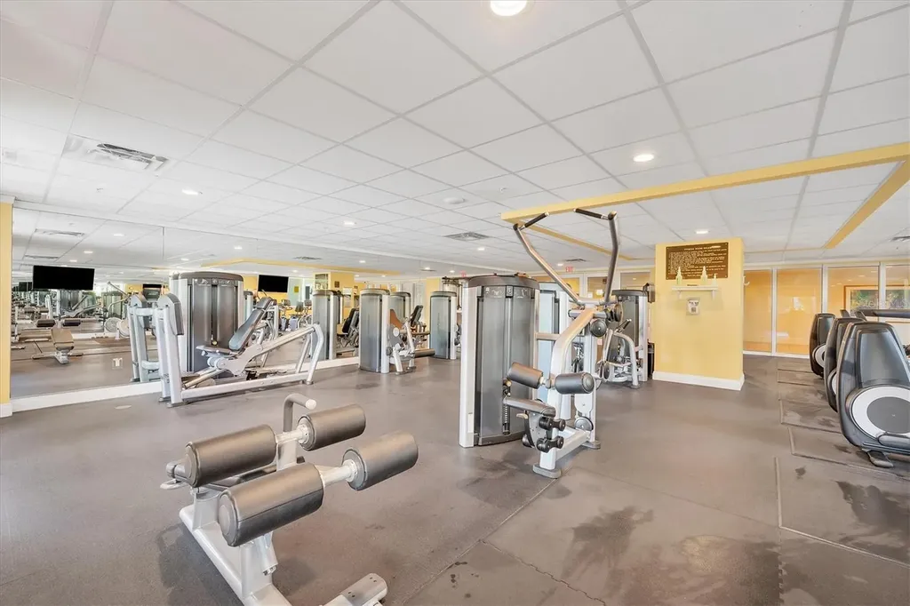 800 N Tamiami Trail Sarasota FL 34236