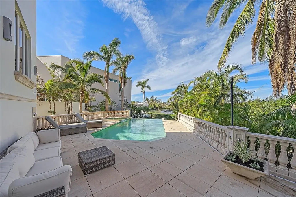 4136 Roberts Point Circle Sarasota FL 34242