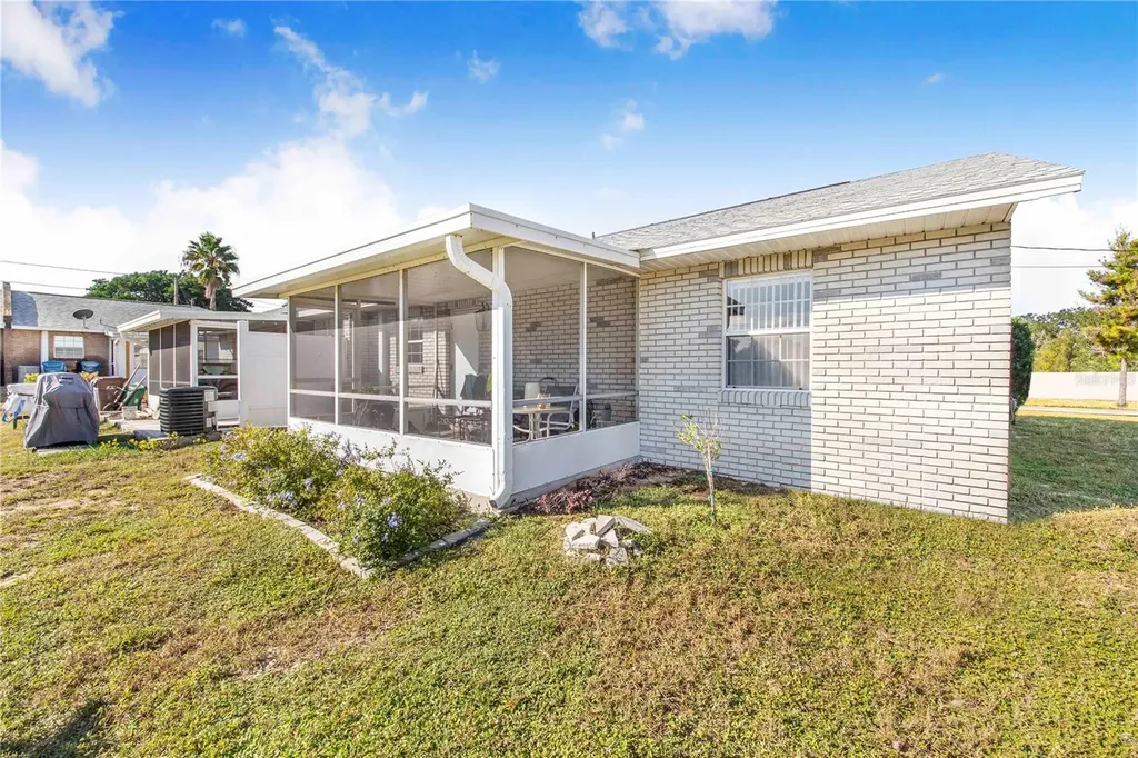 1413 Thousand Roses Drive S Lake Wales FL 33853