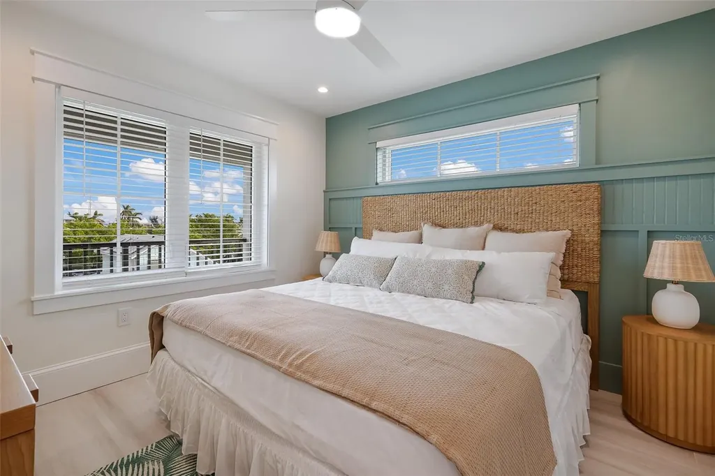 2213 Avenue C Bradenton Beach FL 34217