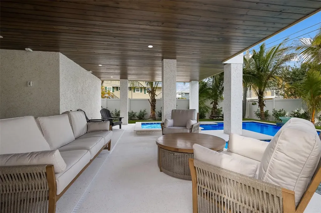 2213 Avenue C Bradenton Beach FL 34217